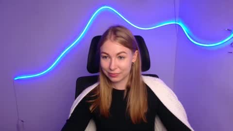 Emilia online show from October 9, 2025, 11:19 am