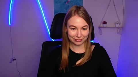 Emilia online show from October 12, 2025, 5:28 am