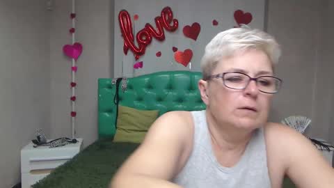 EmiliaGree online show from September 22, 2025, 5:04 pm