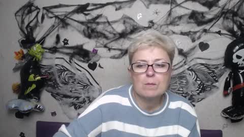 Snapshot of emiliagree chatting on November 4, 2025, 6:40 pm EmiliaGree online show from November 4, 2025, 6:40 pm