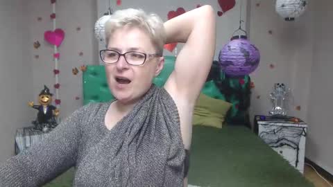 Snapshot of emiliagree chatting on November 10, 2025, 6:07 pm EmiliaGree online show from November 10, 2025, 6:07 pm