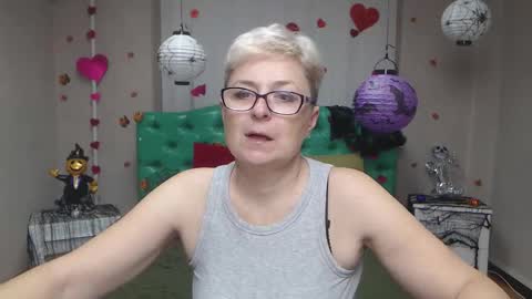 Snapshot of emiliagree chatting on November 12, 2025, 6:19 pm EmiliaGree online show from November 12, 2025, 6:19 pm