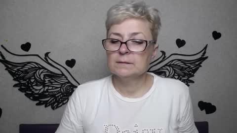 Snapshot of emiliagree chatting on November 17, 2025, 6:14 pm EmiliaGree online show from November 17, 2025, 6:14 pm