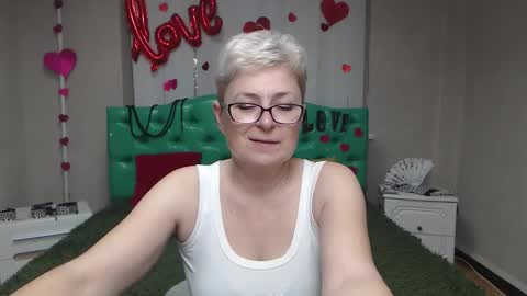 Snapshot of emiliagree chatting on November 18, 2025, 6:12 pm EmiliaGree online show from November 18, 2025, 6:12 pm