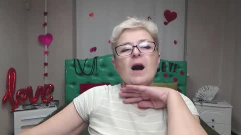 Snapshot of emiliagree chatting on December 1, 2025, 6:02 pm EmiliaGree online show from December 1, 2025, 6:02 pm