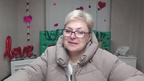 Snapshot of emiliagree chatting on December 2, 2025, 6:47 pm EmiliaGree online show from December 2, 2025, 6:47 pm