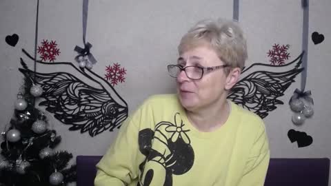 Snapshot of emiliagree chatting on December 14, 2025, 6:01 pm EmiliaGree online show from December 14, 2025, 6:01 pm