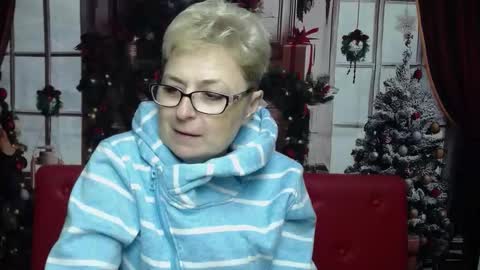 Snapshot of emiliagree chatting on December 17, 2025, 6:25 pm EmiliaGree online show from December 17, 2025, 6:25 pm