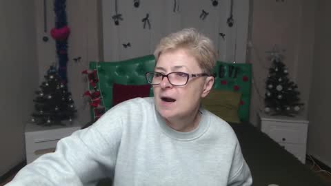 Snapshot of emiliagree chatting on December 19, 2025, 6:15 pm EmiliaGree online show from December 19, 2025, 6:15 pm