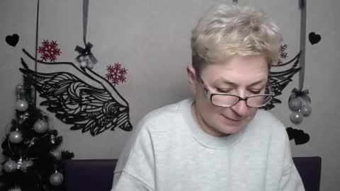 Snapshot of emiliagree chatting on December 20, 2025, 6:15 pm EmiliaGree online show from December 20, 2025, 6:15 pm