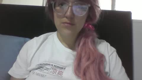 emiliahoney online show from January 18, 2026, 2:21 pm