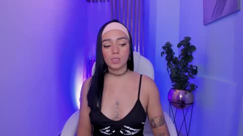 Snapshot of emiliarose_ chatting on March 2, 2025, 11:42 pm EmiliaRose online show from March 2, 2025, 11:42 pm