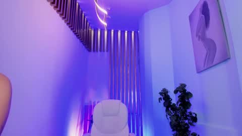 Snapshot of emiliarose_ chatting on March 3, 2025, 2:47 am EmiliaRose online show from March 3, 2025, 2:47 am