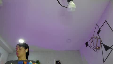 Snapshot of emiliarose_ chatting on April 6, 2026, 8:54 pm EmiliaRose online show from April 6, 2026, 8:54 pm