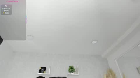 Snapshot of emiliarose_ chatting on April 27, 2026, 9:24 pm EmiliaRose online show from April 27, 2026, 9:24 pm