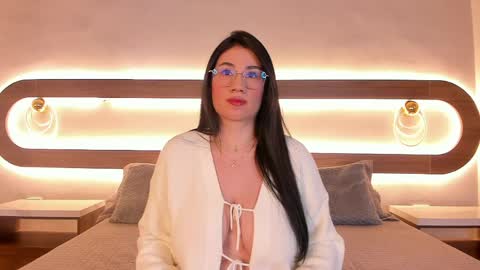 Snapshot of emilie_martinez chatting on April 22, 2026, 3:09 am Emilie online show from April 22, 2026, 3:09 am