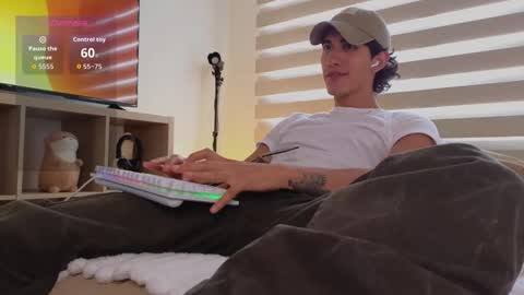 emilio_rivs online show from March 26, 2026, 2:44 pm