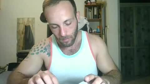 EmilioZem8 online show from December 19, 2024, 11:46 pm