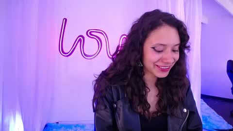 Emili Russo online show from October 7, 2025, 1:36 am