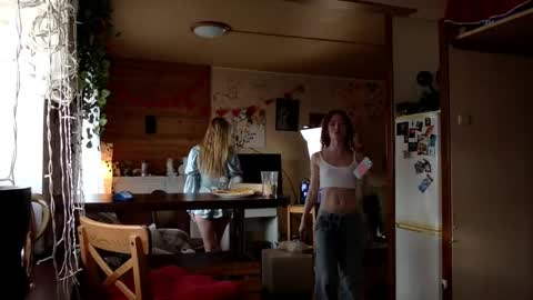 Snapshot of emiliyafox chatting on March 20, 2026, 5:01 am Emi online show from March 20, 2026, 5:01 am