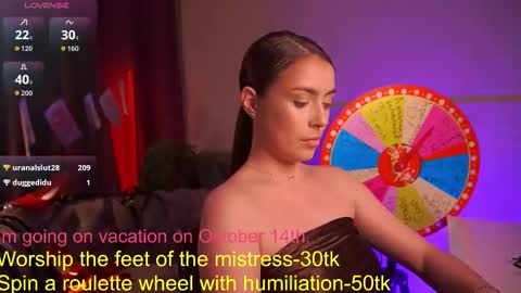 Snapshot of emiliyaroude chatting on October 8, 2025, 1:09 pm Emiliya online show from October 8, 2025, 1:09 pm