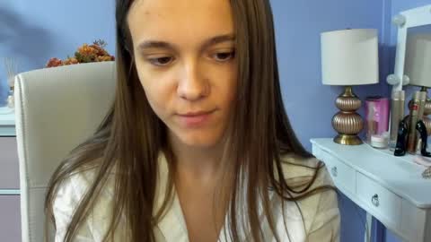 Emilly online show from May 6, 2026, 6:30 am