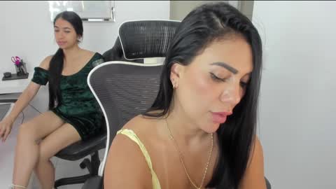 Snapshot of emillybrowm chatting on December 18, 2024, 5:42 pm Emilly online show from December 18, 2024, 5:42 pm