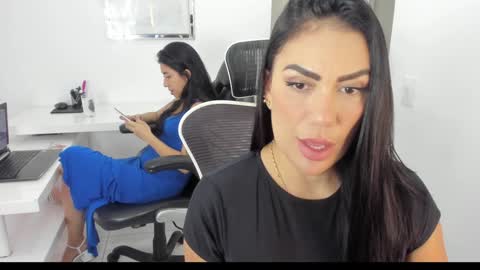 Snapshot of emillybrowm chatting on December 27, 2024, 3:04 pm Emilly online show from December 27, 2024, 3:04 pm