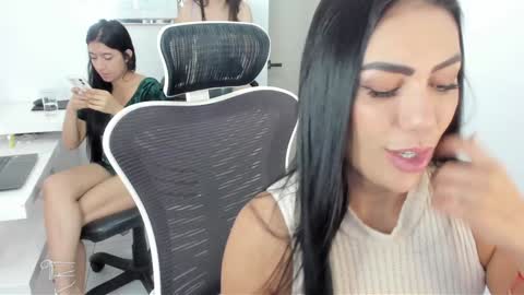Snapshot of emillybrowm chatting on January 10, 2025, 2:55 pm Emilly online show from January 10, 2025, 2:55 pm