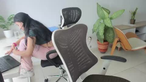 Emilly  online show from June 16, 2026, 2:52 pm