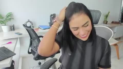 Emilly  online show from June 19, 2026, 3:27 pm