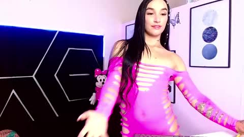 Snapshot of emillystonex chatting on December 15, 2025, 10:25 pm emillystonex online show from December 15, 2025, 10:25 pm