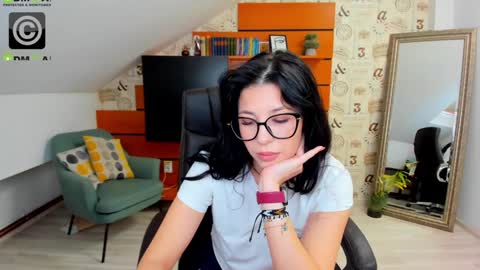 EmillyTaylor online show from February 5, 2025, 10:51 am