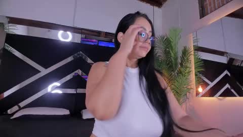 Snapshot of emily18__ chatting on October 31, 2025, 11:00 am Emily online show from October 31, 2025, 11:00 am