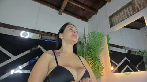 Snapshot of emily18__ chatting on April 9, 2026, 11:04 am Emily online show from April 9, 2026, 11:04 am