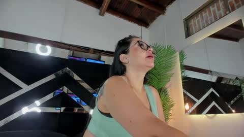 Snapshot of emily18__ chatting on April 14, 2026, 11:05 am Emily online show from April 14, 2026, 11:05 am