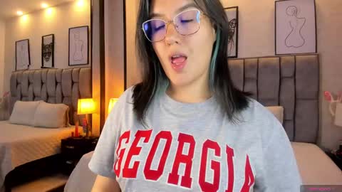 Snapshot of emily_5weet chatting on December 4, 2024, 9:29 am Emily online show from December 4, 2024, 9:29 am