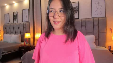 Snapshot of emily_5weet chatting on December 12, 2024, 3:43 am Emily online show from December 12, 2024, 3:43 am