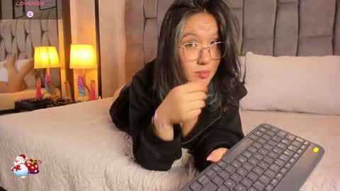 Snapshot of emily_5weet chatting on December 14, 2024, 7:40 am Emily online show from December 14, 2024, 7:40 am