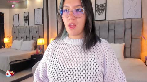 Snapshot of emily_5weet chatting on December 15, 2024, 4:18 am Emily online show from December 15, 2024, 4:18 am