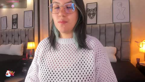 Snapshot of emily_5weet chatting on December 15, 2024, 11:12 am Emily online show from December 15, 2024, 11:12 am