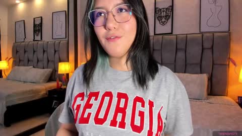 Snapshot of emily_5weet chatting on December 22, 2024, 3:11 am Emily online show from December 22, 2024, 3:11 am
