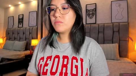 Snapshot of emily_5weet chatting on December 22, 2024, 11:00 am Emily online show from December 22, 2024, 11:00 am