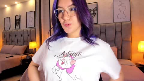 Snapshot of emily_5weet chatting on January 5, 2025, 10:10 am Emily online show from January 5, 2025, 10:10 am