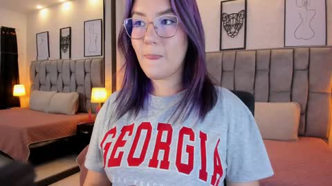 Snapshot of emily_5weet chatting on February 6, 2025, 3:59 am Emily online show from February 6, 2025, 3:59 am