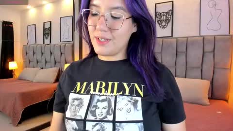 Snapshot of emily_5weet chatting on February 9, 2025, 8:11 am Emily online show from February 9, 2025, 8:11 am