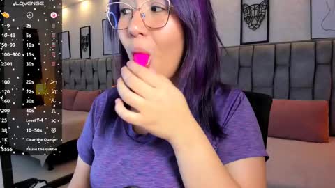 Snapshot of emily_5weet chatting on February 13, 2025, 4:54 am Emily online show from February 13, 2025, 4:54 am