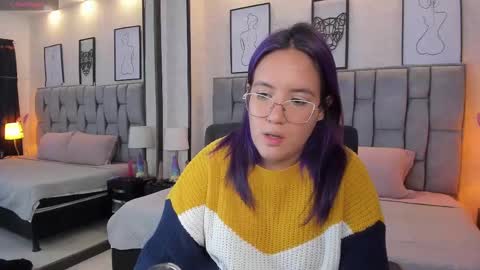 Snapshot of emily_5weet chatting on February 14, 2025, 8:31 am Emily online show from February 14, 2025, 8:31 am