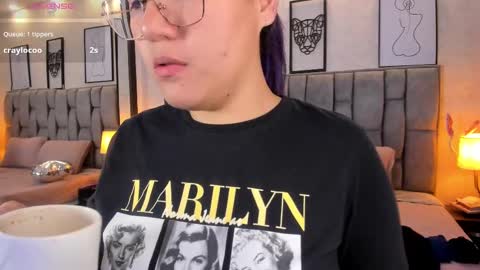 Snapshot of emily_5weet chatting on March 6, 2025, 9:03 am Emily online show from March 6, 2025, 9:03 am
