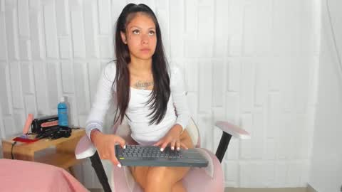 Snapshot of emily__stef chatting on March 20, 2026, 7:52 pm EMILY online show from March 20, 2026, 7:52 pm